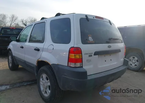 2004 Ford Escape Xlt z USA, uszkodzony, nr VIN 1FMYU93184KA72392